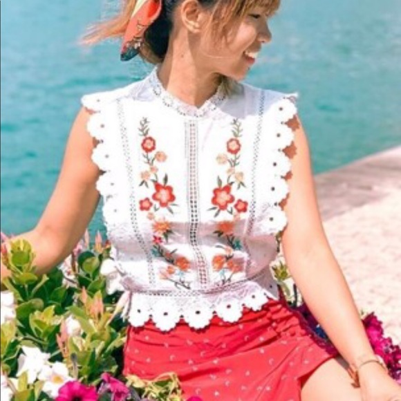 Mock Neck Guipure Lace Trim Embroidery Top - Picture 2 of 2